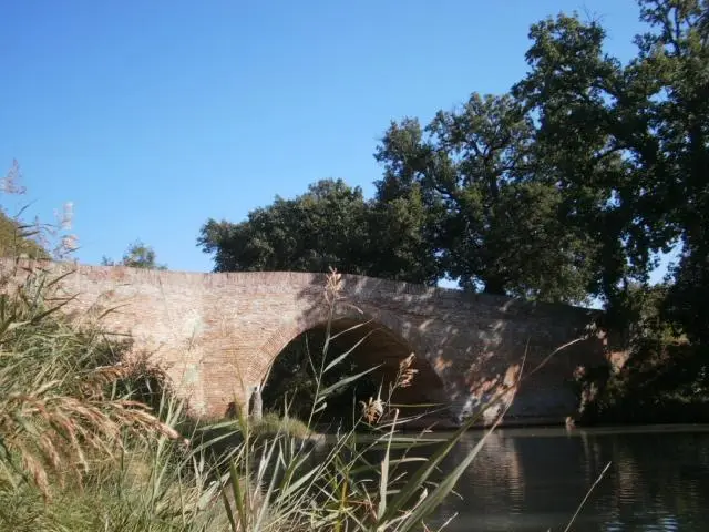 Picture of Canal du Midi: Pont d'En Serny - Monuments tale - © Creative Commons (https://creativecommons.org/licenses/by-sa/4.0/deed.fr)