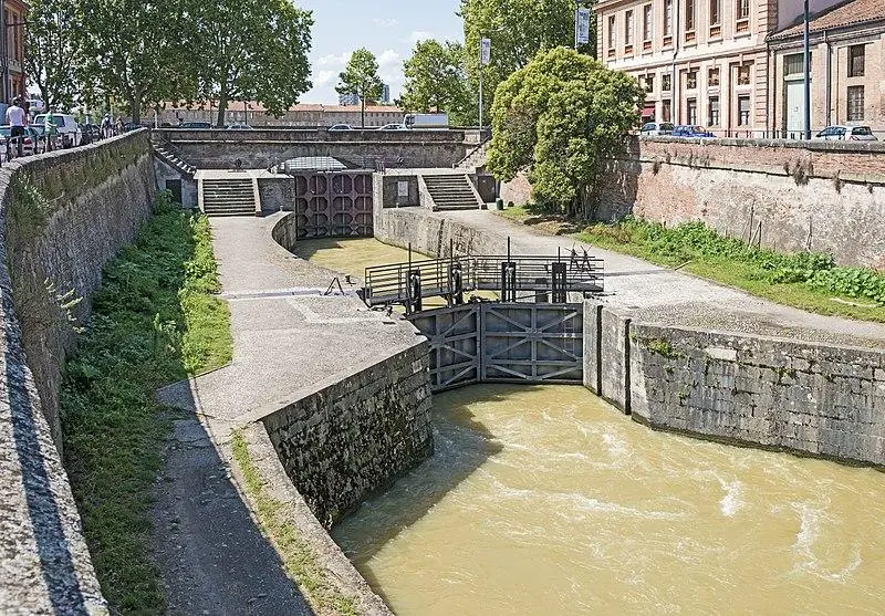Picture of Saint-Pierre double lock on the Brienne canal - Didier Descouens - © Creative Commons (https://creativecommons.org/licenses/by-sa/4.0/deed.fr)