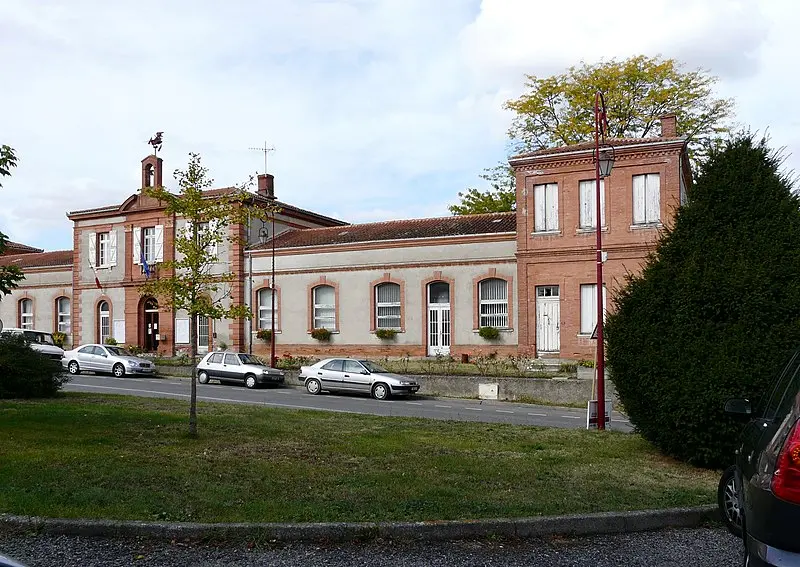 Foto von Halle-Mairie, derzeit eine Stadtbibliothek - Paternel 1 - © Creative Commons (https://creativecommons.org/licenses/by-sa/4.0/deed.fr)