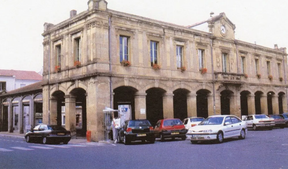 Picture of Halle-mairie - POP Plateforme Ouverte du Patrimoine / Base Mérimée - © Ministère de la Culture (France), Médiathèque du patrimoine et de la photographie, tous droits réservés
