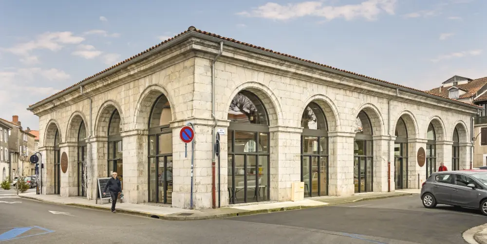 Foto von Saal - Sous licence Creative Commons (https://creativecommons.org/licenses/by-sa/4.0/deed.fr) - Par Archaeodontosaurus - © Creative Commons (https://creativecommons.org/licenses/by-sa/4.0/deed.fr)
