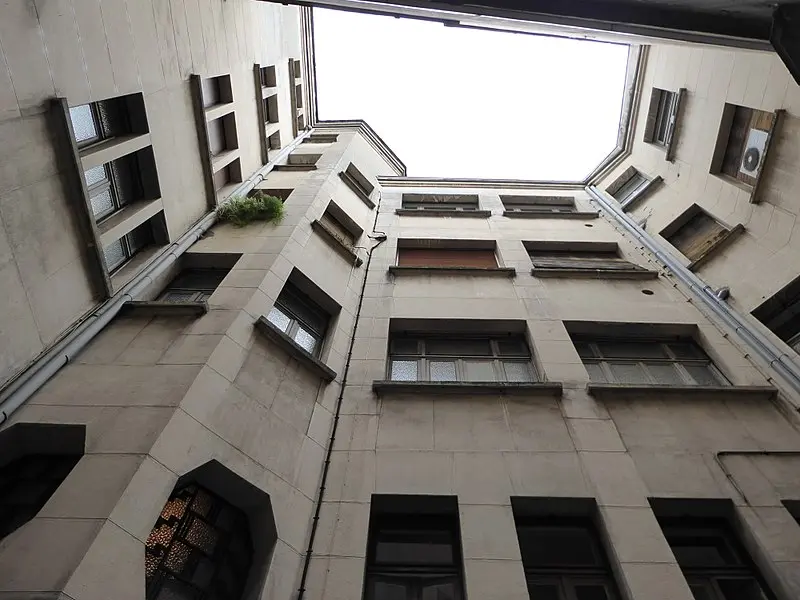 Picture of Building - ww2censor - © Creative Commons (https://creativecommons.org/licenses/by-sa/4.0/deed.fr)