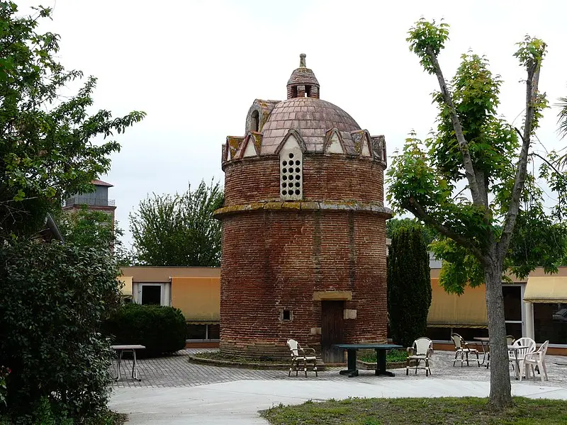 Foto di Pigeonnier Dit Colombier du Grilhon - Père Igor - © Creative Commons (https://creativecommons.org/licenses/by-sa/4.0/deed.fr)