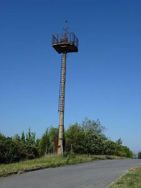 Picture of Aeronautical lighthouse located Côte de Monteerre - Hiwondc - © Creative Commons (https://creativecommons.org/licenses/by-sa/4.0/deed.fr)
