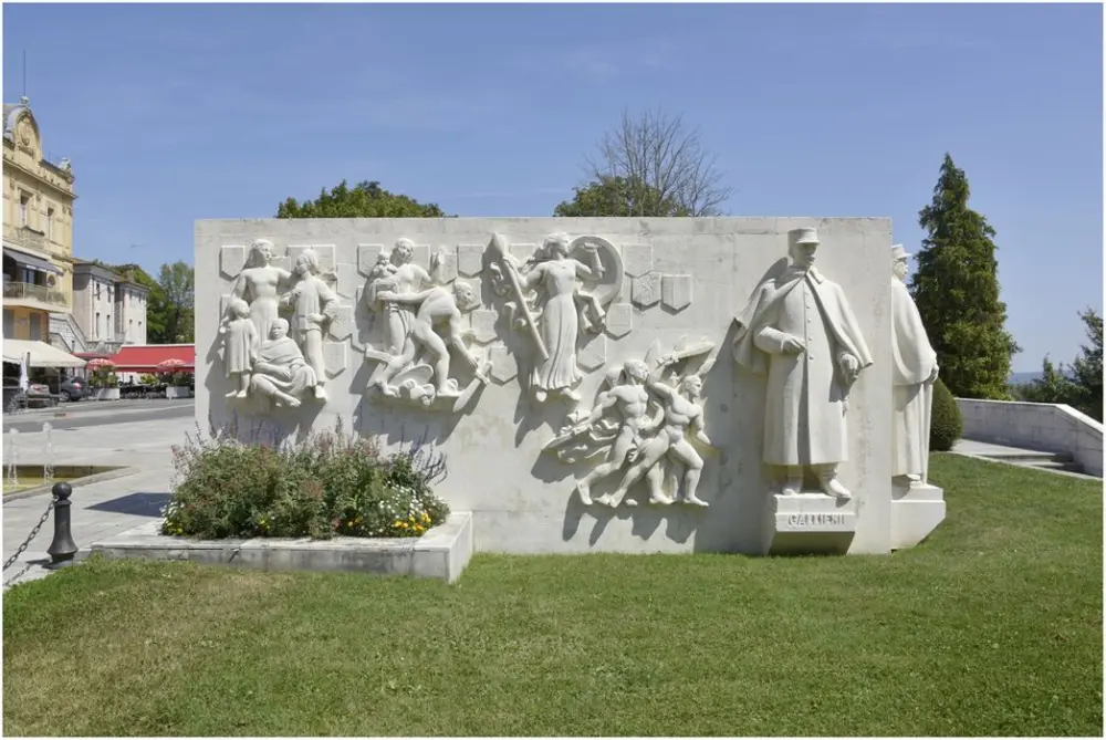 Picture of Commemorative monument to the three Pyrenean marshals Foch, Joffre and Gallieni - POP Plateforme Ouverte du Patrimoine / Base Mérimée - © Ministère de la Culture (France), Direction Régionale des Affaires Culturelles d'Occitanie – Tous droits réservés 