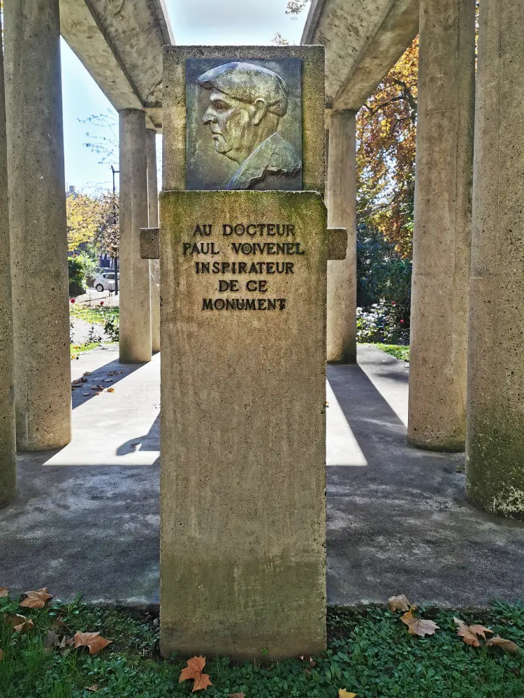 Foto von Denkmal für Sport und Maysonnié - Sous licence Creative Commons (https://creativecommons.org/licenses/by-sa/4.0/deed.fr) - Par Archaeodontosaurus - © Creative Commons (https://creativecommons.org/licenses/by-sa/4.0/deed.fr)