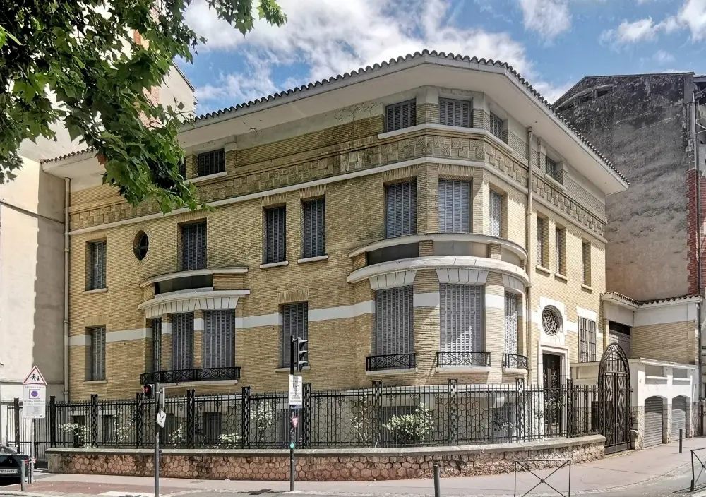 Foto de Hotel privado de CalespoUtrat - Sous licence Creative Commons (https://creativecommons.org/licenses/by-sa/4.0/deed.fr) - Par Archaeodontosaurus - © Creative Commons (https://creativecommons.org/licenses/by-sa/4.0/deed.fr)