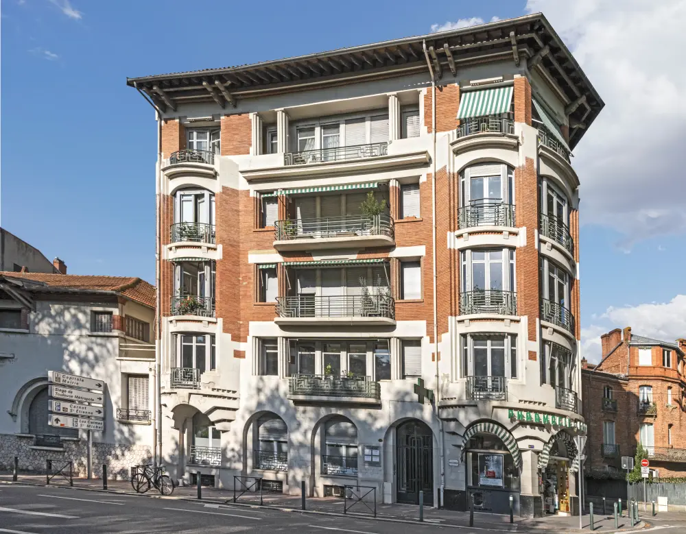 Picture of Building located 4 square Boulingrin - Sous licence Creative Commons (https://creativecommons.org/licenses/by-sa/4.0/deed.fr) - Par Archaeodontosaurus - © Creative Commons (https://creativecommons.org/licenses/by-sa/4.0/deed.fr)