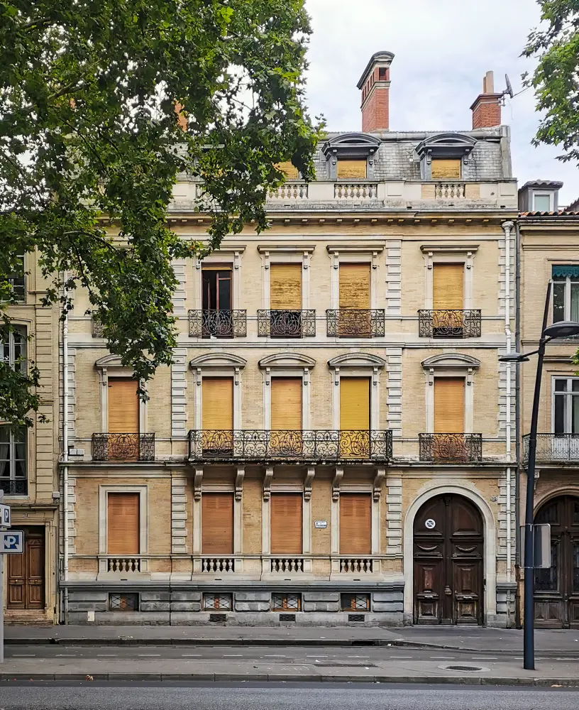Foto di Baylet Mansion - Sous licence Creative Commons (https://creativecommons.org/licenses/by-sa/4.0/deed.fr) - Par Archaeodontosaurus - © Creative Commons (https://creativecommons.org/licenses/by-sa/4.0/deed.fr)