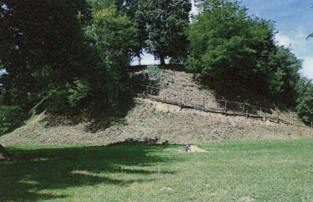 Foto von Motte Castral - POP Plateforme Ouverte du Patrimoine / Base Mérimée - © Ministère de la Culture (France), Médiathèque du patrimoine et de la photographie, Tous droits réservés 