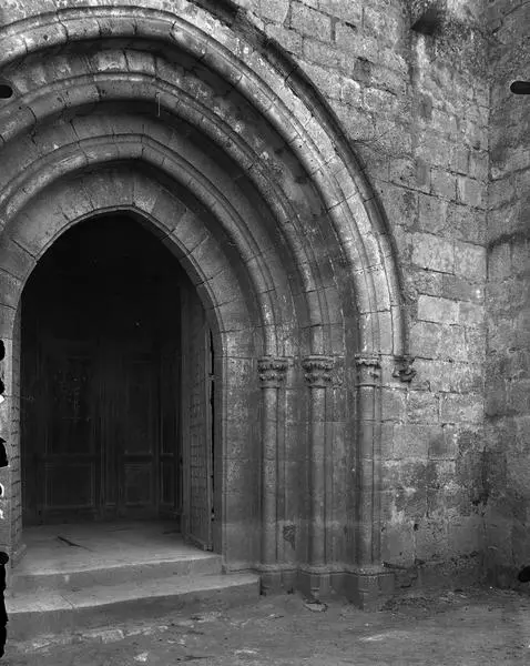 Foto de Iglesia de Saint-Pierre y vestigios del priorato - Sous licence Creative Commons (https://creativecommons.org/licenses/by-sa/4.0/deed.fr) - Par William Ellison - © Creative Commons (https://creativecommons.org/licenses/by-sa/4.0/deed.fr)