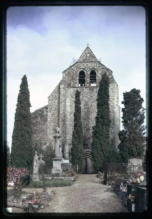 Foto de Iglesia de Saint-Pierre y vestigios del priorato - POP Plateforme Ouverte du Patrimoine / Base Mérimée - © André Édouard/Studio des Grands Augustins, Ministère de la Culture (France), Médiathèque du patrimoine et de la photographie, diffusion GrandPalaisRmn Photo