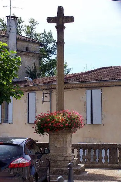 Foto de Sitio de peregrinación de Verdelais: Votive Cross con fecha de 1630 - Henry Salomé - © Creative Commons (https://creativecommons.org/licenses/by-sa/4.0/deed.fr)