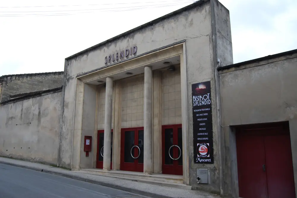 Foto de Cine espléndido - Sous licence Creative Commons (https://creativecommons.org/licenses/by-sa/4.0/deed.fr) - Par William Ellison - © Creative Commons (https://creativecommons.org/licenses/by-sa/4.0/deed.fr)