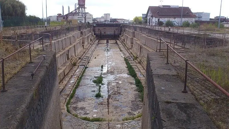 Foto de Dos formas de radoub de los bajos de alto del puerto de Burdeos - picotche - © Creative Commons (https://creativecommons.org/licenses/by-sa/4.0/deed.fr)