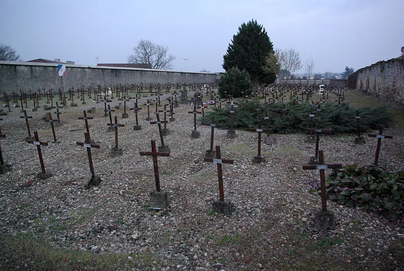 Foto de Cementerio llamado "Cementerio olvidado" - David Perez - © Creative Commons (https://creativecommons.org/licenses/by-sa/4.0/deed.fr)