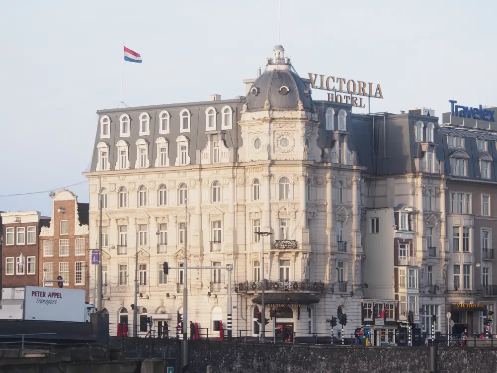 Foto de Victoria Hotel - Sous licence Creative Commons (https://creativecommons.org/licenses/by-sa/4.0/deed.fr) - Par C messier - © Creative Commons (https://creativecommons.org/licenses/by-sa/4.0/deed.fr)