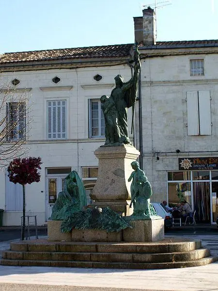 Foto de War War Memorial en 1914-1918, ubicado en la ciudad - Henry Salomé - © Creative Commons (https://creativecommons.org/licenses/by-sa/4.0/deed.fr)