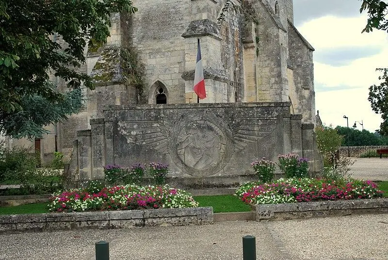 Foto de War War Memorial en 1914-1918, ubicado frente a la iglesia - William Ellison - © Creative Commons (https://creativecommons.org/licenses/by-sa/4.0/deed.fr)