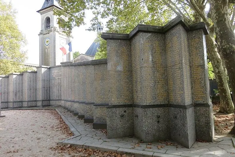 Foto von 14-18 Kriegsdenkmal - JohnNewton8 - © Creative Commons (https://creativecommons.org/licenses/by-sa/4.0/deed.fr)