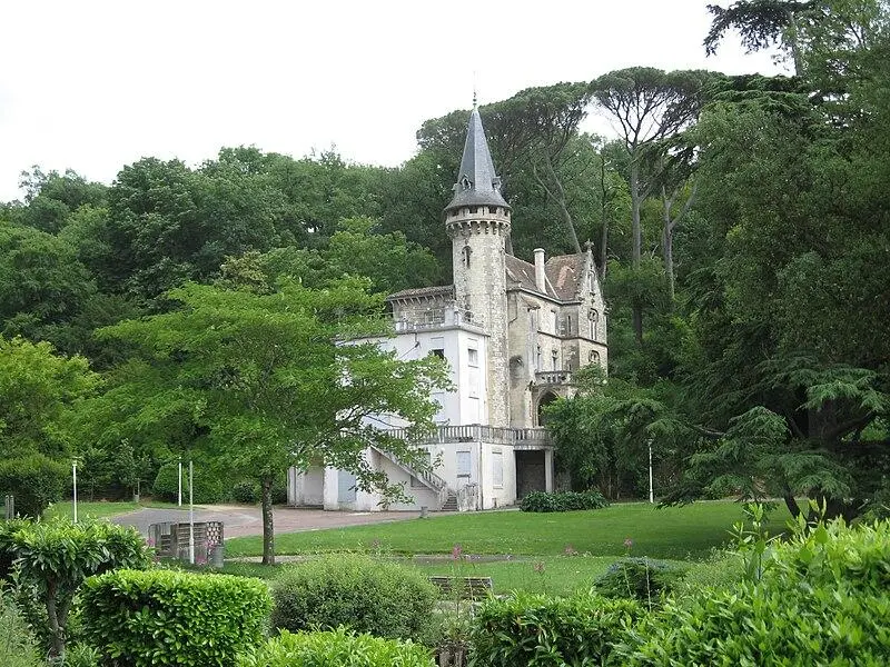 Foto di Castel Estate - BlueGinkgo - © Creative Commons (https://creativecommons.org/licenses/by-sa/4.0/deed.fr)