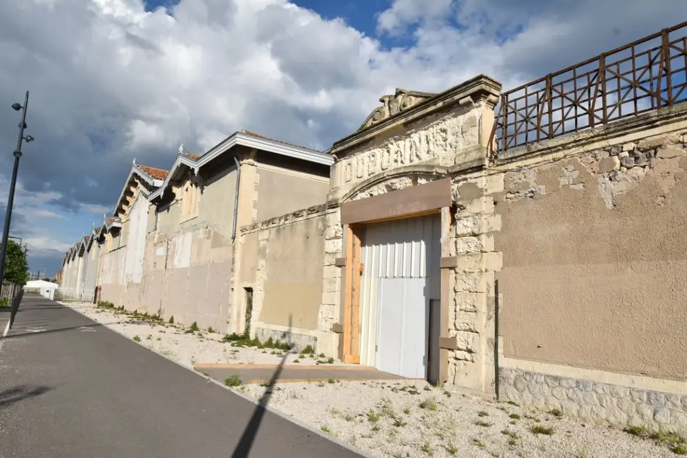 Photo de Anciens entrepôts Dubonnet - POP Plateforme Ouverte du Patrimoine / Base Mérimée - © Ministère de la Culture (France), Médiathèque du patrimoine et de la photographie, diffusion GrandPalaisRmn Photo