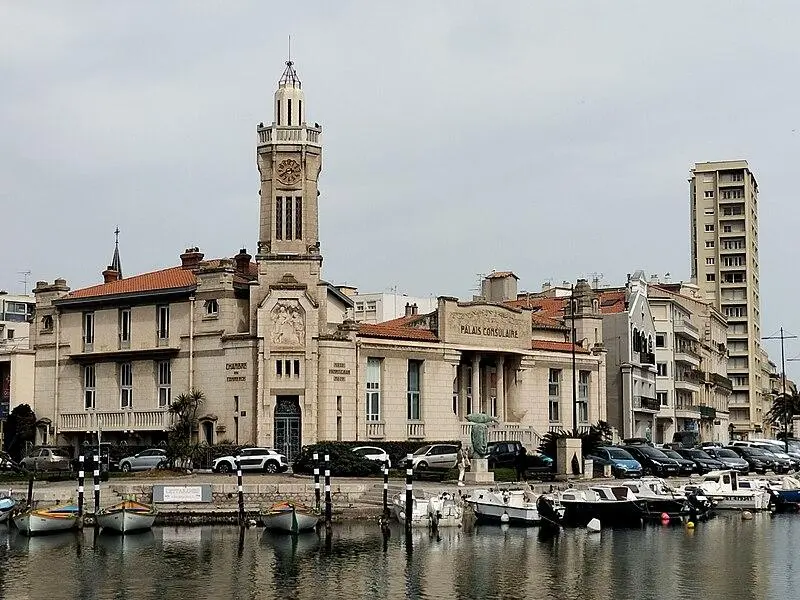 Foto di Palazzo consolare - Vanbasten 23 - © Creative Commons (https://creativecommons.org/licenses/by-sa/4.0/deed.fr)