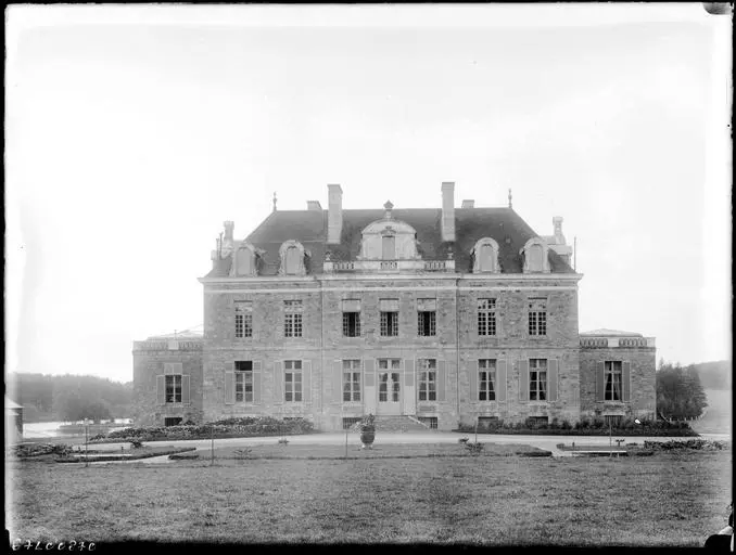 Foto de Castillo de Monbouan - POP Plateforme Ouverte du Patrimoine / Base Mérimée - © Ministère de la Culture (France), Médiathèque du patrimoine et de la photographie, diffusion GrandPalaisRmn Photo