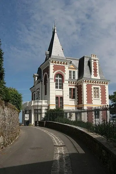 Foto de Villa morena - Pymouss - © Creative Commons (https://creativecommons.org/licenses/by-sa/4.0/deed.fr)