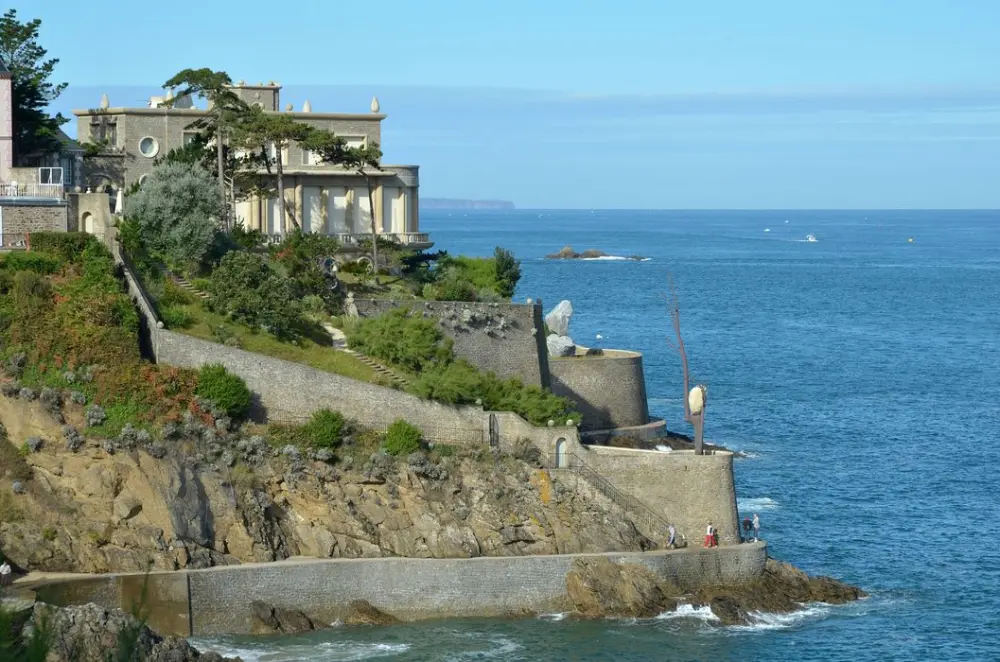 Foto de Villa de gris - POP Plateforme Ouverte du Patrimoine / Base Mérimée - ® Ministère de la Culture (France), Direction Régionale des Affaires Culturelles de Bretagne, tous droits réservés