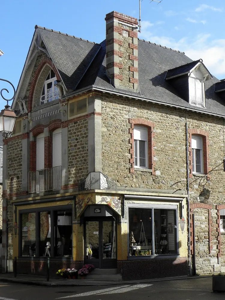 Foto di Edificio - Sous licence Creative Commons (https://creativecommons.org/licenses/by-sa/4.0/deed.fr) - Par GO69 - © Creative Commons (https://creativecommons.org/licenses/by-sa/4.0/deed.fr)