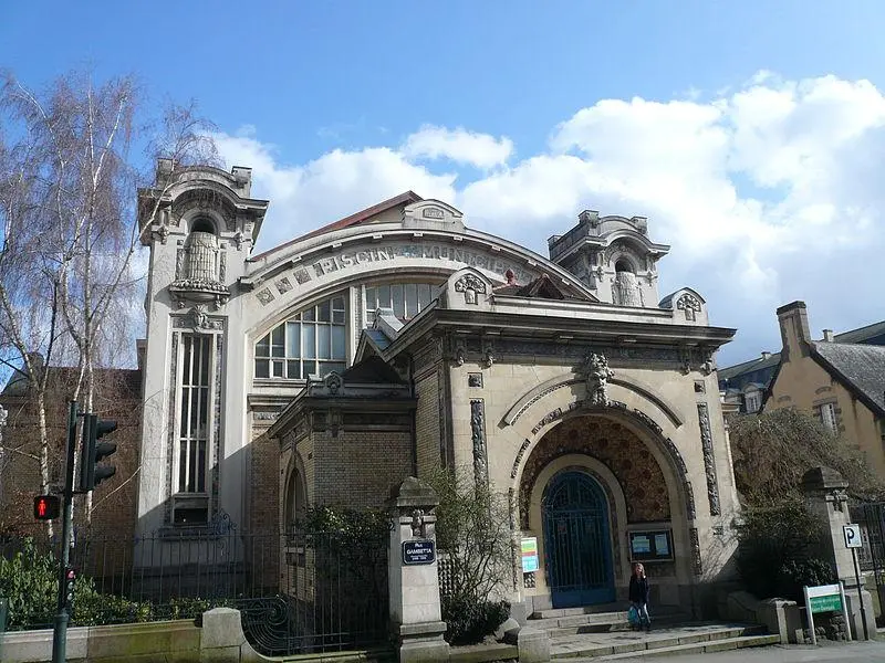 Foto von Saint-Georges Schwimmbad - Yann Gwilhoù - © Creative Commons (https://creativecommons.org/licenses/by-sa/4.0/deed.fr)