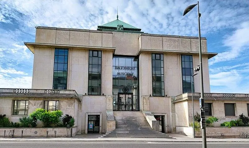 Foto de Biblioteca municipal - *j*jac - © Creative Commons (https://creativecommons.org/licenses/by-sa/4.0/deed.fr)