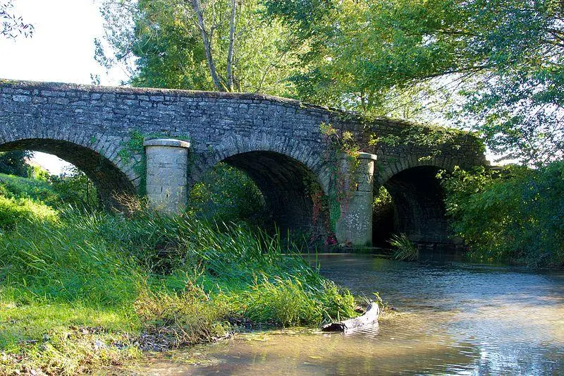 Foto de Puente de rayas de moutelles - Florian Commaret - © Creative Commons (https://creativecommons.org/licenses/by-sa/4.0/deed.fr)