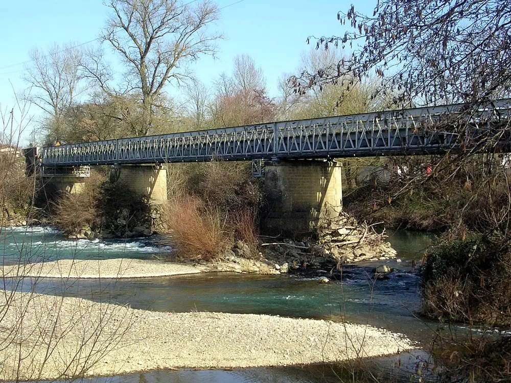 Foto de Puente de metal en la adorna - Sous licence Creative Commons (https://creativecommons.org/licenses/by-sa/4.0/deed.fr) - Par Jibi44 - © Creative Commons (https://creativecommons.org/licenses/by-sa/4.0/deed.fr)