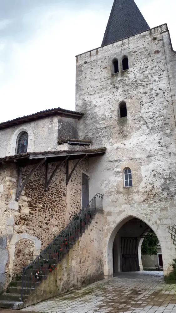 Foto de Iglesia de Saint-Pierre - Sous licence Creative Commons (https://creativecommons.org/licenses/by-sa/4.0/deed.fr) - Par BotaFlo - © Creative Commons (https://creativecommons.org/licenses/by-sa/4.0/deed.fr)