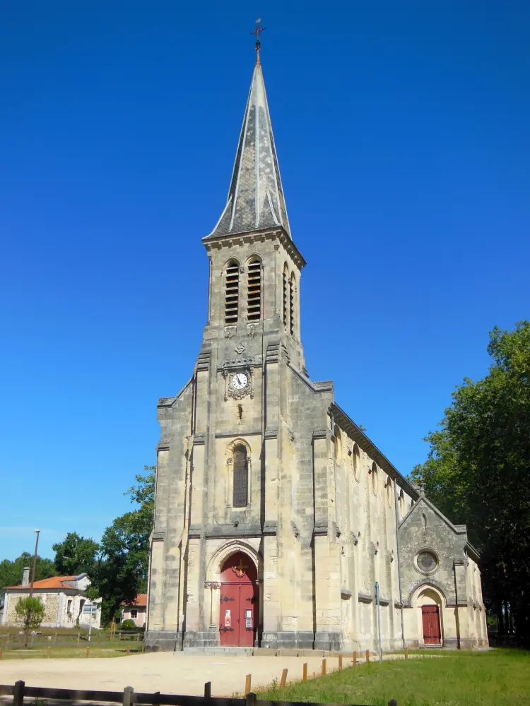 Picture of Saint-Louis Church - Sous licence Creative Commons (https://creativecommons.org/licenses/by-sa/4.0/deed.fr) - Par Jibi44 - © Creative Commons (https://creativecommons.org/licenses/by-sa/4.0/deed.fr)