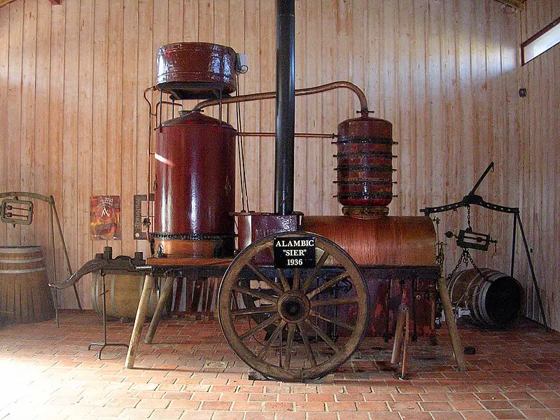 Foto de Alambic du domaine d'Ognoas - Jibi44 - © Creative Commons (https://creativecommons.org/licenses/by-sa/4.0/deed.fr)