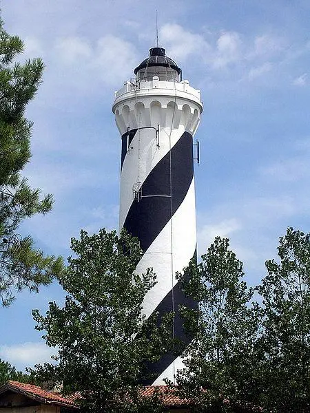 Foto de Faro - Jibi44 - © Creative Commons (https://creativecommons.org/licenses/by-sa/4.0/deed.fr)