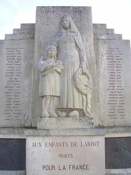 Foto de Monumento a la Guerra de la Guerra de 1914-1918, ubicado cerca de la iglesia - Jibi44 - © Creative Commons (https://creativecommons.org/licenses/by-sa/4.0/deed.fr)