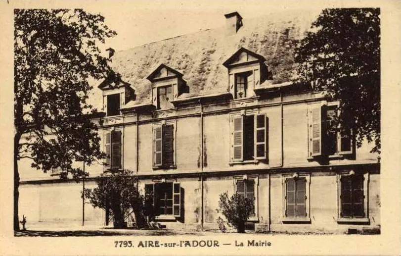 Picture of Former bishopric and town hall - Sous licence Creative Commons (https://creativecommons.org/licenses/by-sa/4.0/deed.fr) - Par William Ellison - © Creative Commons (https://creativecommons.org/licenses/by-sa/4.0/deed.fr)