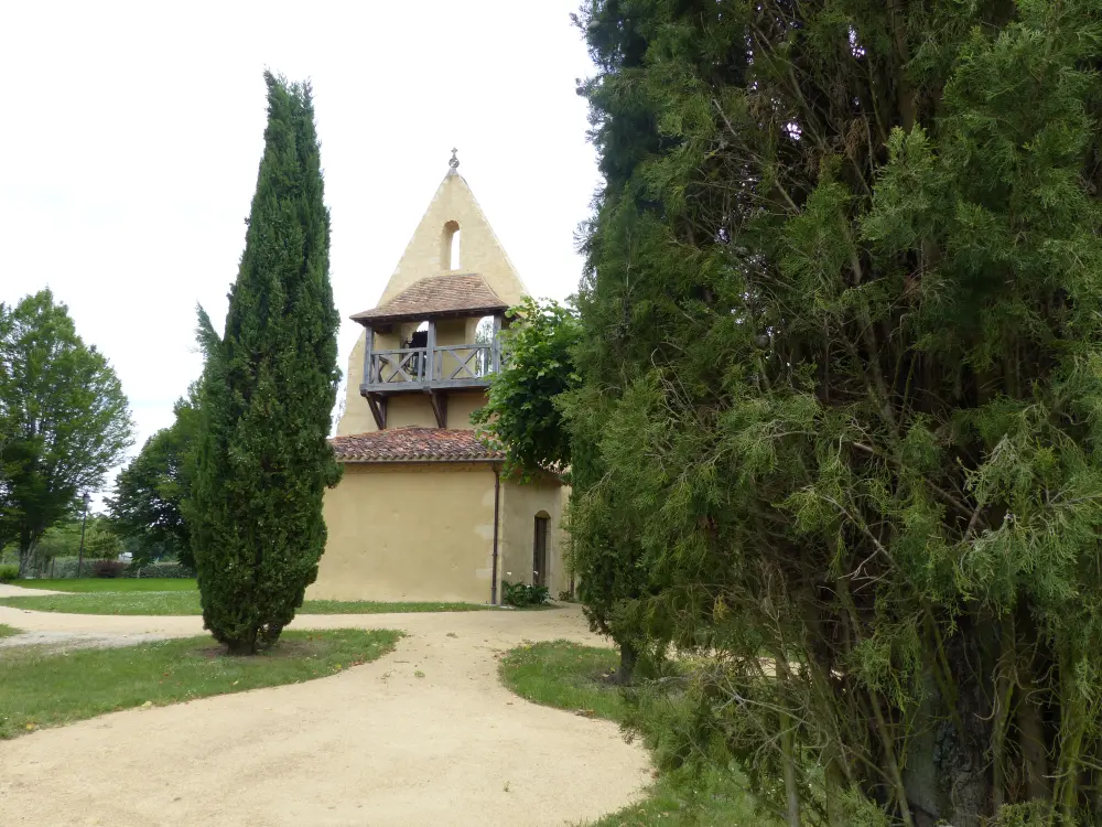 Foto de Iglesia y viejo Motte Castral - Sous licence Creative Commons (https://creativecommons.org/licenses/by-sa/4.0/deed.fr) - Par Paesaggio - © Creative Commons (https://creativecommons.org/licenses/by-sa/4.0/deed.fr)