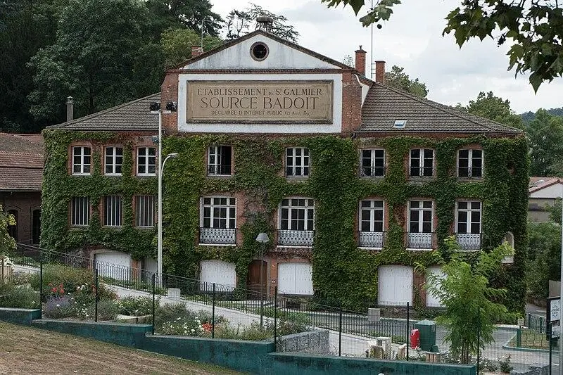 Foto von Ehemalige Fabrik der Badoit Company - Myrof - © Creative Commons (https://creativecommons.org/licenses/by-sa/4.0/deed.fr)