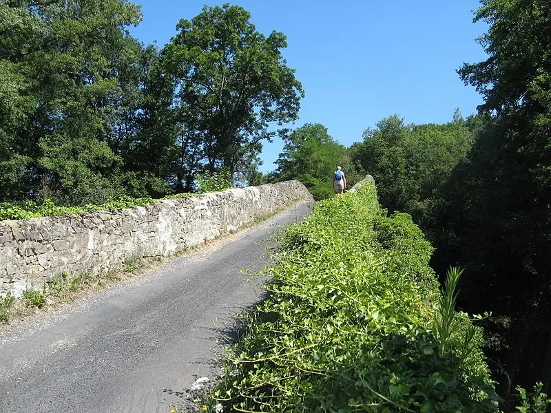Picture of Bajasse bridge (also in commune of Fontannes) - Robin Chubret - © Creative Commons (https://creativecommons.org/licenses/by-sa/4.0/deed.fr)