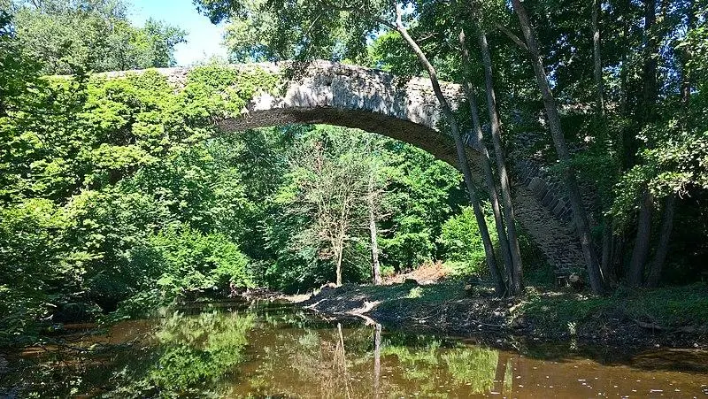 Picture of Bajasse bridge (also in commune of Fontannes) - Robin Chubret - © Creative Commons (https://creativecommons.org/licenses/by-sa/4.0/deed.fr)