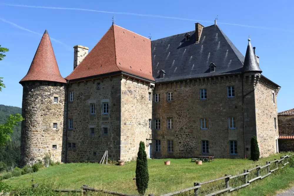 Foto von Beaum Castle - POP Plateforme Ouverte du Patrimoine / Base Mérimée - © Ministère de la Culture (France), Direction Régionale des Affaires Culturelles d’Auvergne-Rhône-Alpes – Tous droits réservés