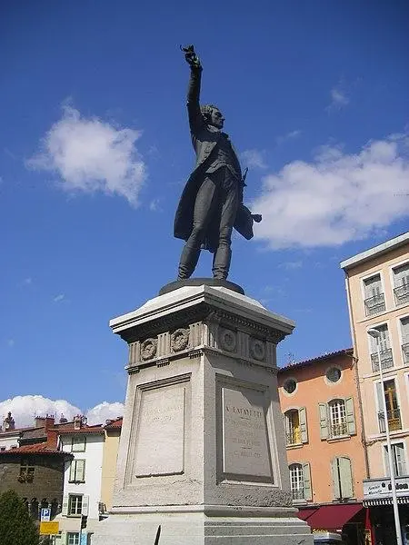 Picture of Statue of Lafayette, located near the Pannessac tower - Szeder László - © Creative Commons (https://creativecommons.org/licenses/by-sa/4.0/deed.fr)