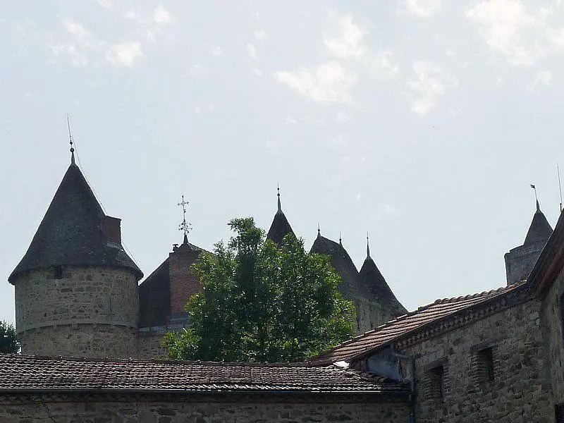 Picture of Castle of Chabreuges - WCOMFR - © Creative Commons (https://creativecommons.org/licenses/by-sa/4.0/deed.fr)
