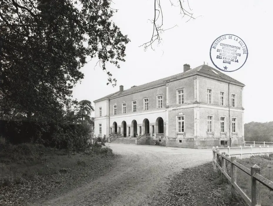 Foto von Omblepied Neo-Classic Villa - POP Plateforme Ouverte du Patrimoine / Base Mérimée - © Ministère de la Culture (France), Médiathèque du patrimoine et de la photographie, tous droits réservés