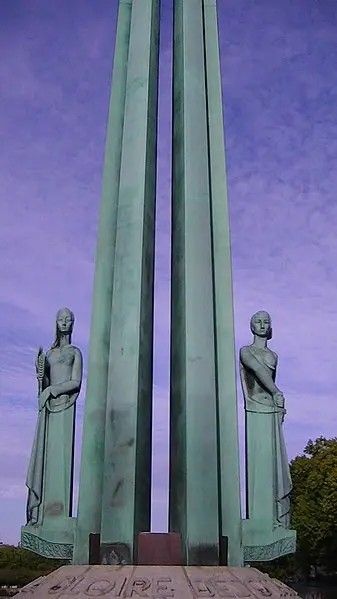 Foto de Monumento con cincuenta rehenes - Adam Bishop - © Creative Commons (https://creativecommons.org/licenses/by-sa/4.0/deed.fr)